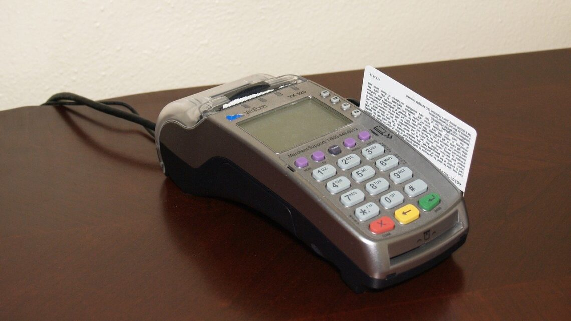 Governo disponibiliza R$ 10 bi em empréstimos para micro e pequenas empresas via maquininha de cartão